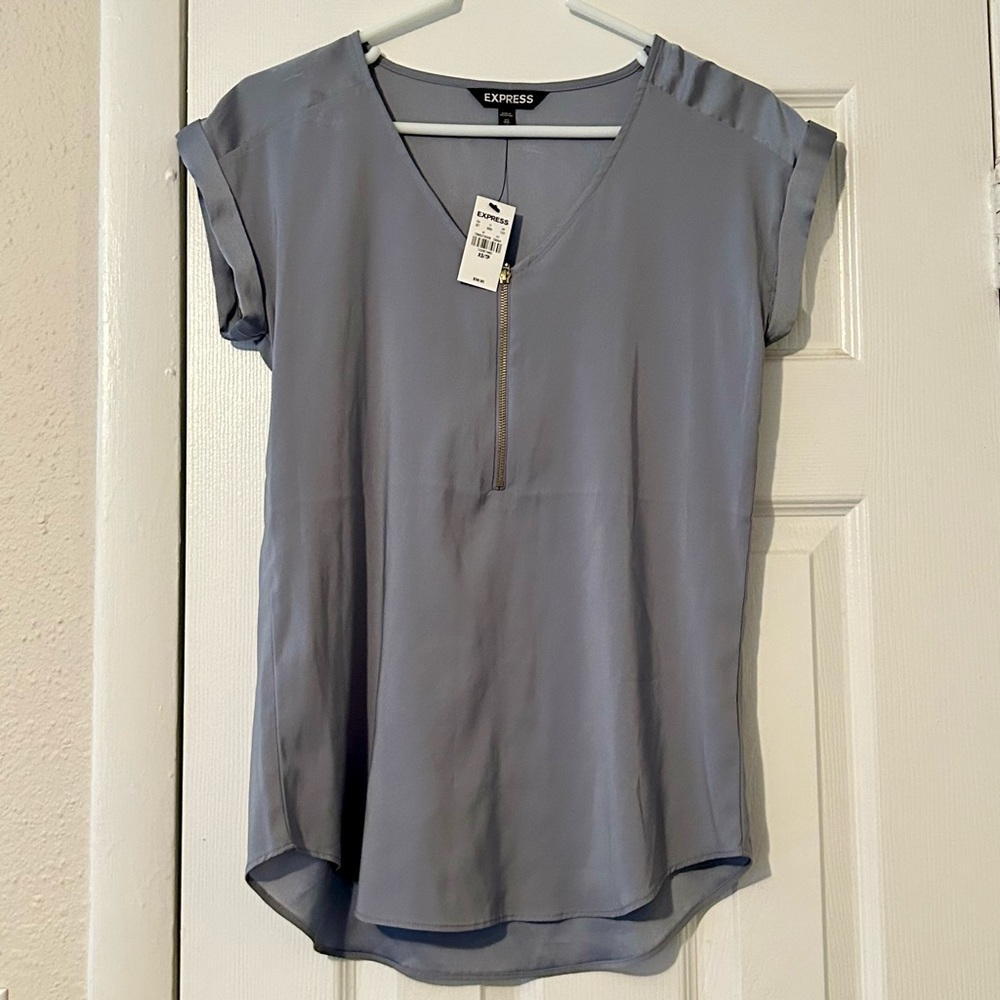 NWT Express zip up short sleeve blouse top gray blue, size XS